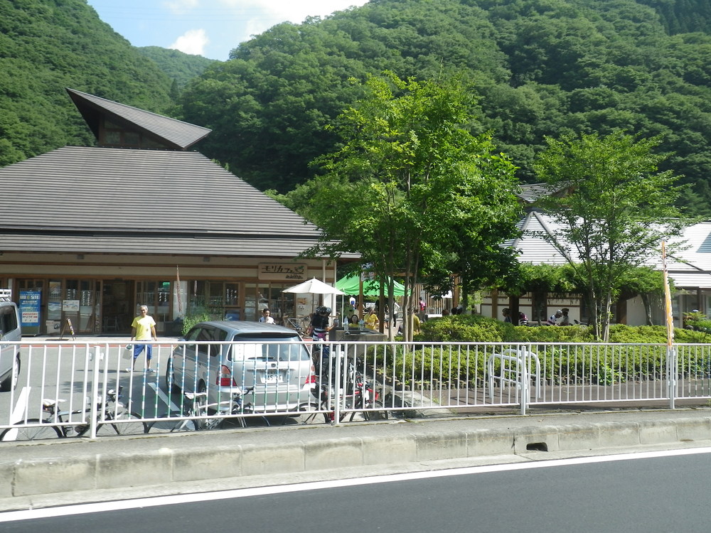 上野村ふれあい館の特設補給所