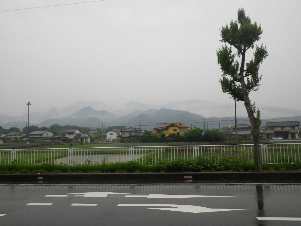 2015/05/16-06:47 雨の中の幻想的な山々